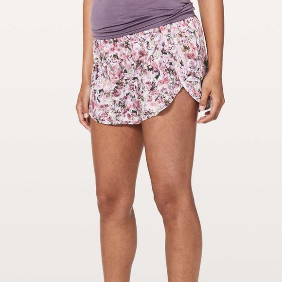 Lululemon Tracker Short V 4" Blossom Spritz Multi - Picture 5 of 6